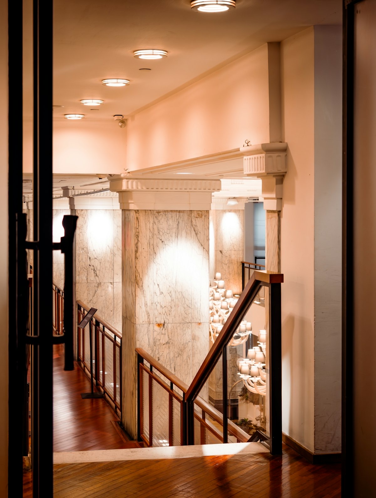 Quartz surfaces in a commercial interior