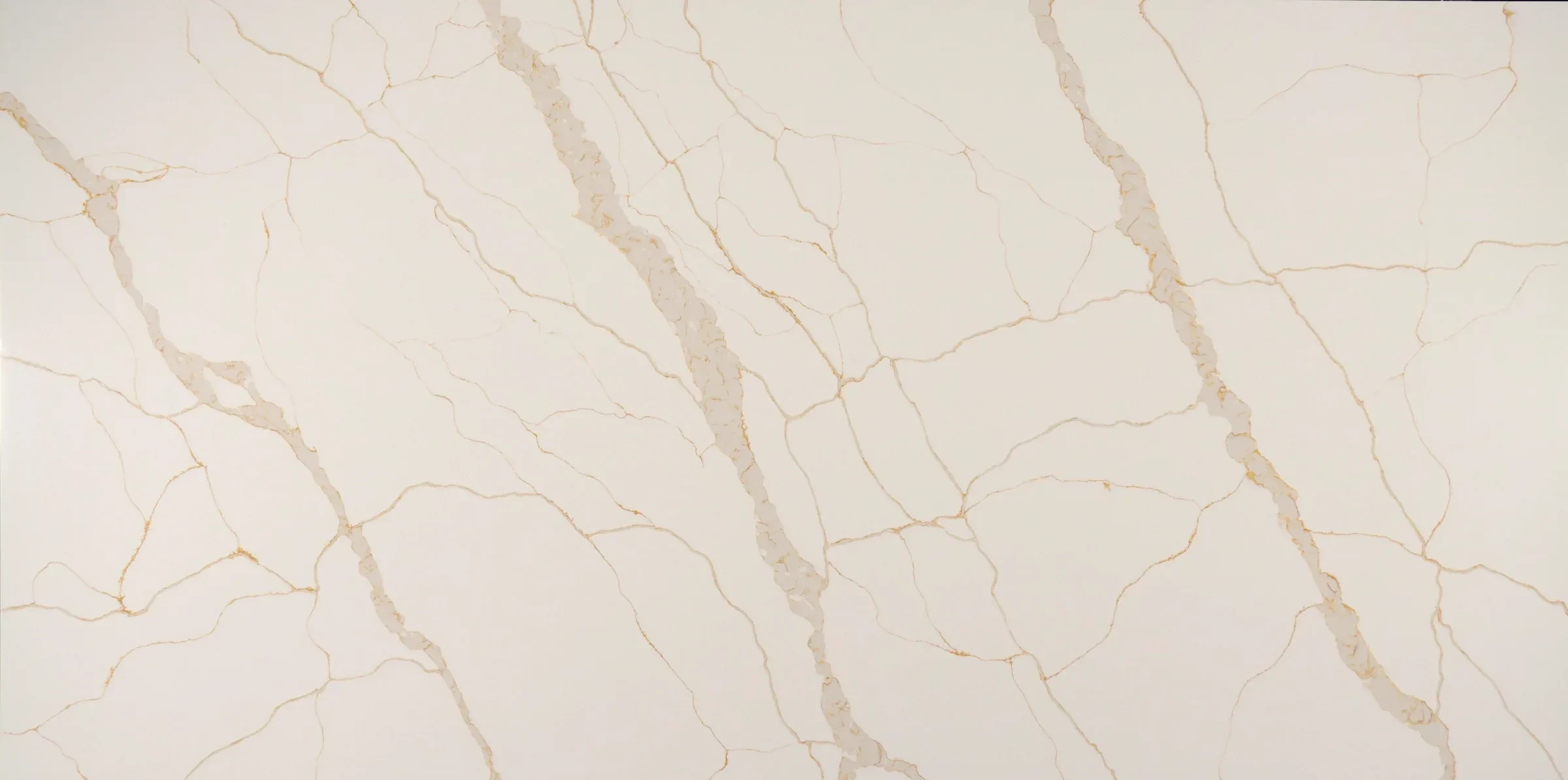 Full Auro Quartz Calacatta 6638 cream quartz slab with wide beige veins